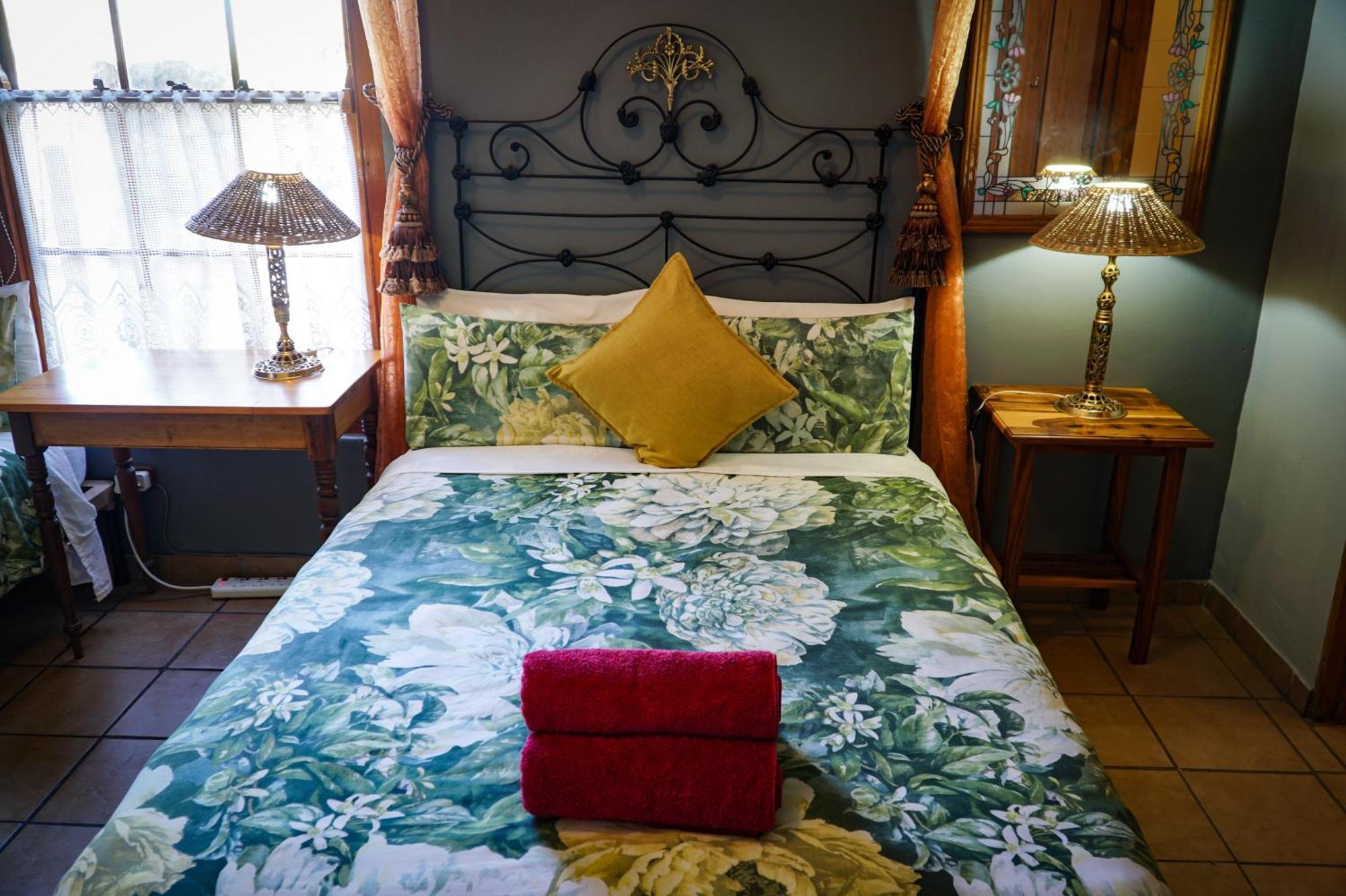 Outentique Accommodation Oudtshoorn Ngoại thất bức ảnh